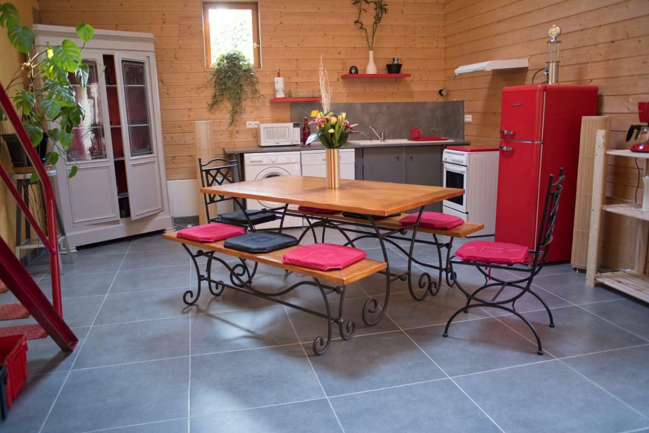 Le Fil Rouge Villa Saint-Pierre-d'Aurillac Exteriör bild