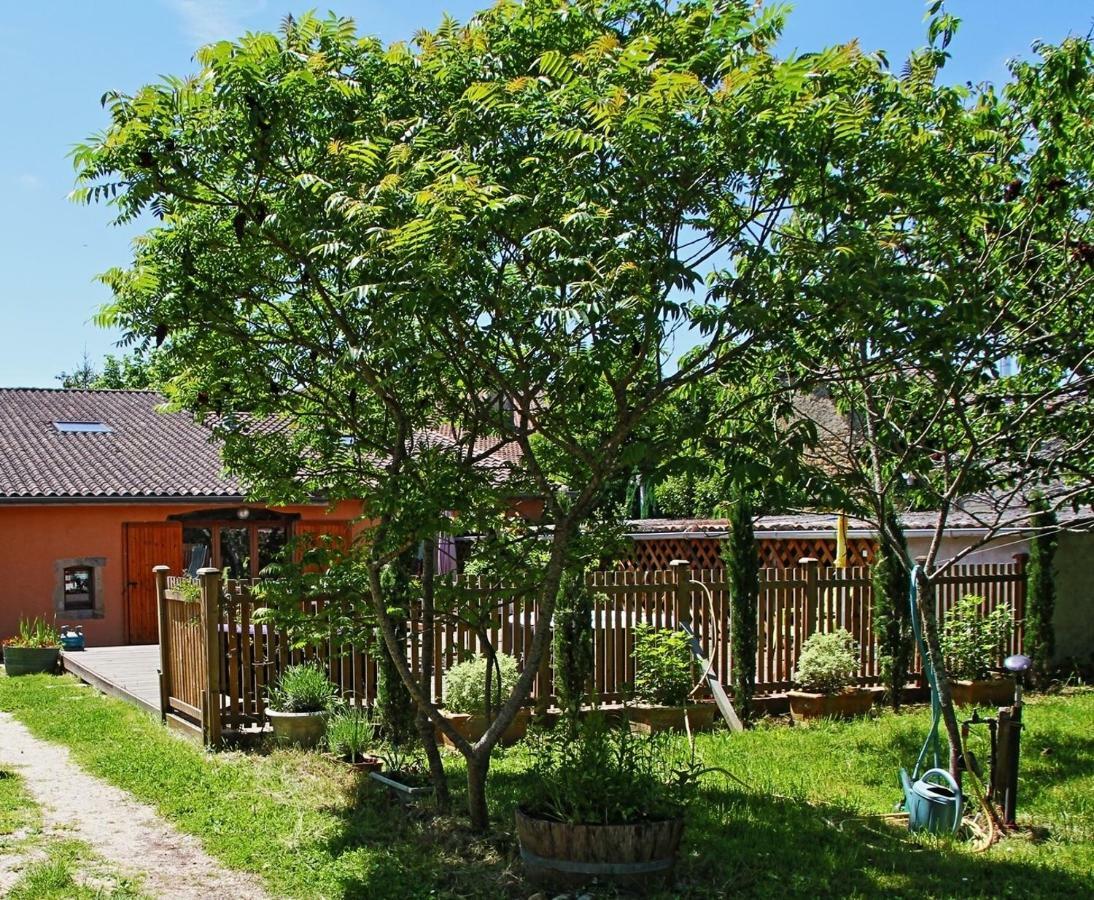 Le Fil Rouge Villa Saint-Pierre-d'Aurillac Exteriör bild